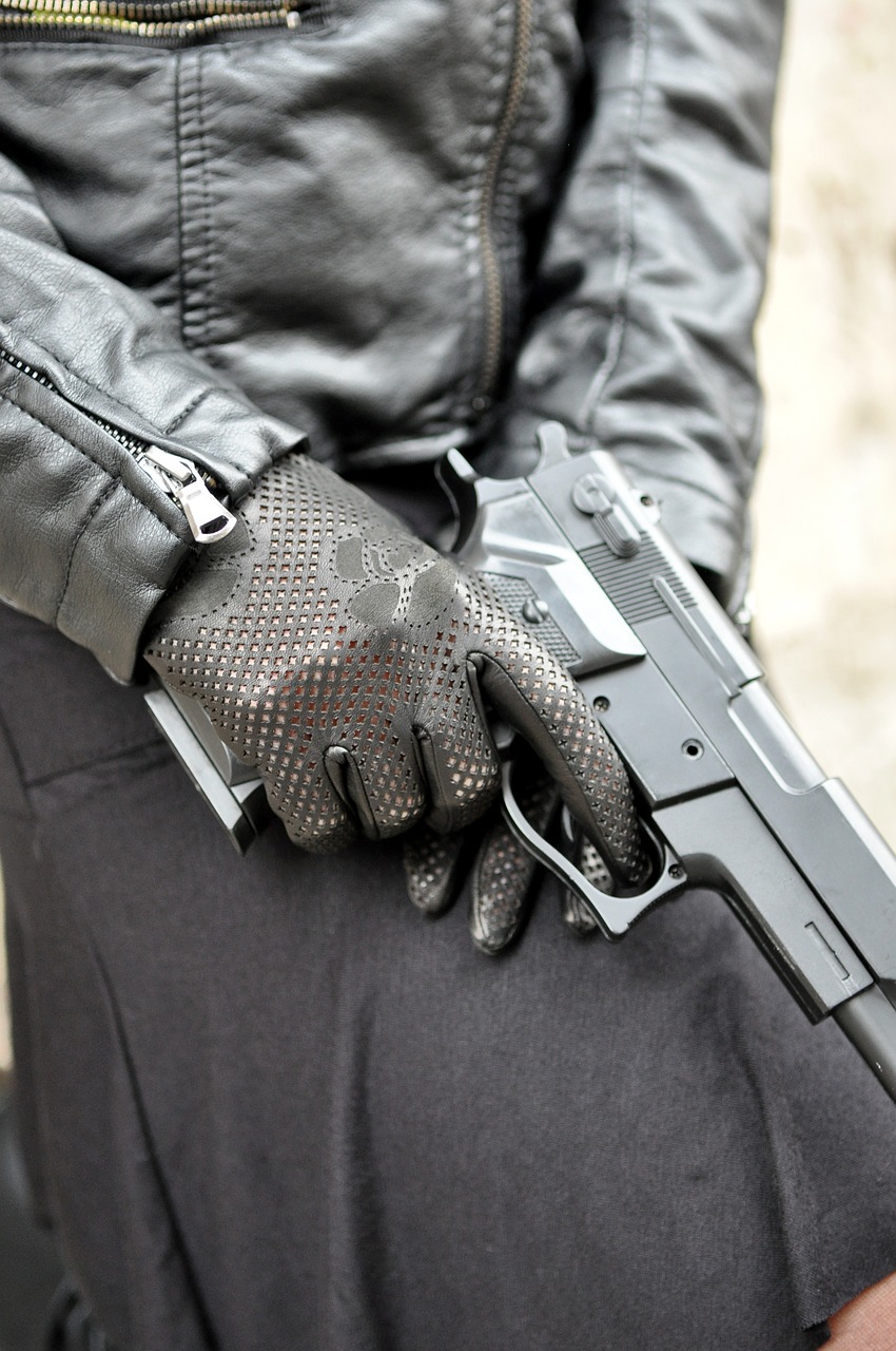 Do you know how to use a gun?